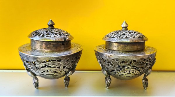Antieke zoutvaatjes, zilver, China, 19e eeuw, set van twee.