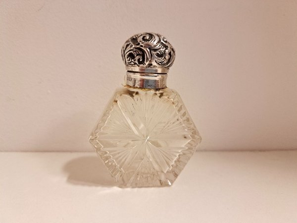 Antieke parfumfles, kristal en zilver, C.C. May & Sons, Birmingham, jaar 1909.